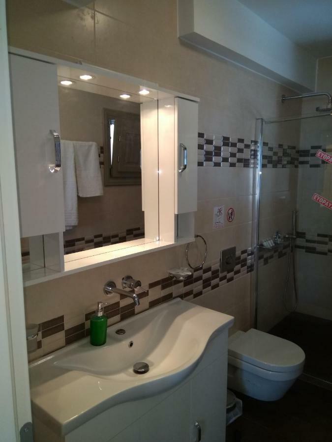 Santa Rinoula Suites Sea Sunset Views Adults Only Megalokori Exterior foto